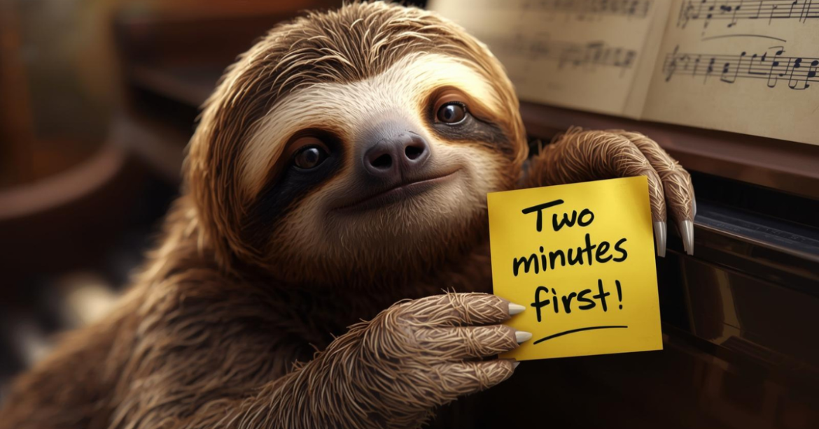 鋼琴練習 2 分鐘啟動法：樹懶拿著寫「先 2 分鐘」的便利貼